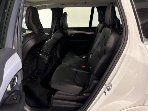 2022 Volvo XC90 T5 Momentum