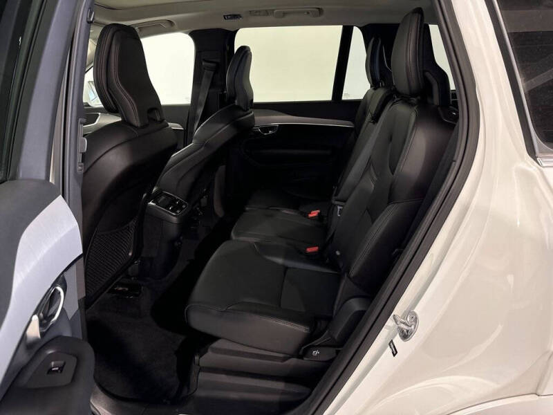 2022 Volvo XC90 T5 Momentum