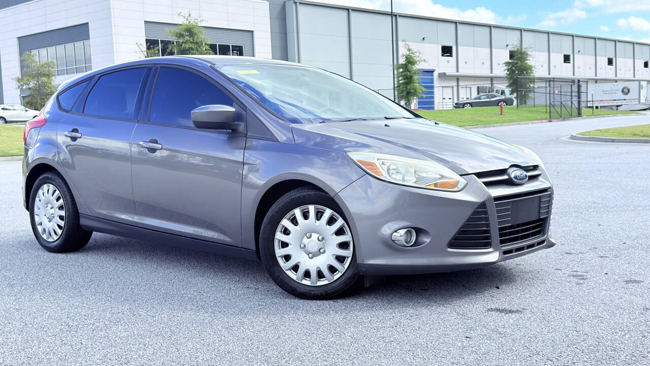 Gray 2012 Ford Focus SE SE 4dr Hatchback 2