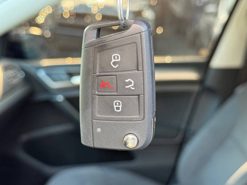 2016 Volkswagen Golf TSI S