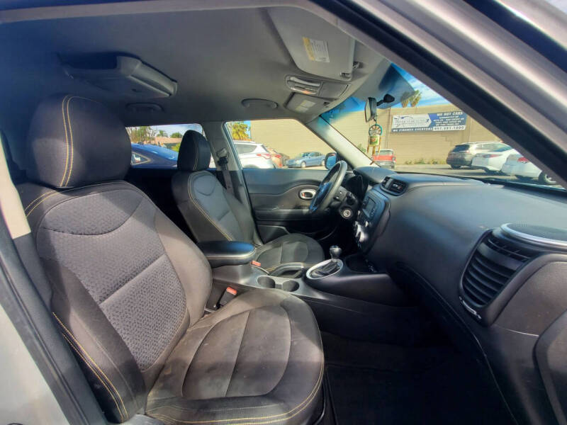2016 Kia Soul +