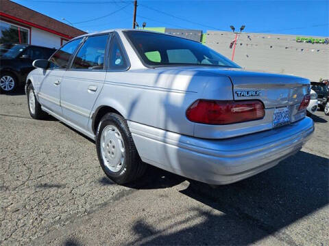 1995 Ford Taurus GL