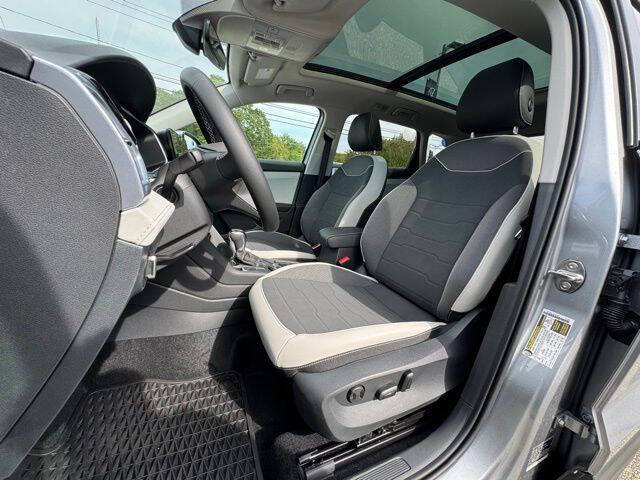 2025 Volkswagen Taos SE 4Motion