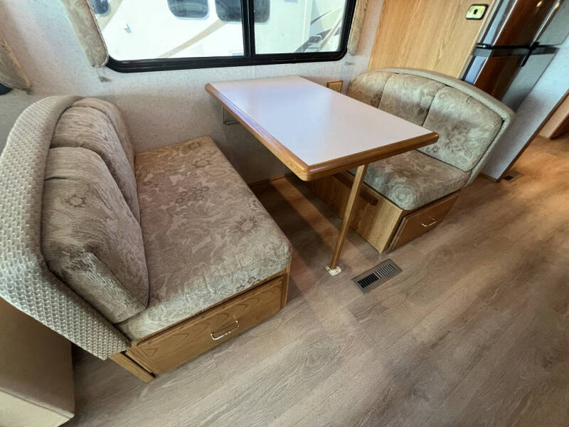 2001 Winnebago Journey 36L