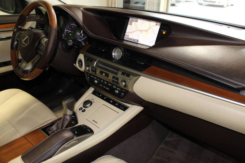 2016 Lexus ES 300h