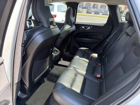 2025 Volvo XC60 B5 Plus Dark Theme