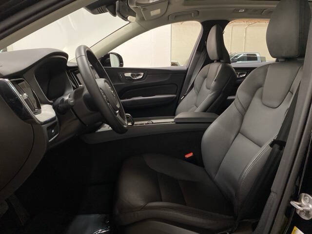 2025 Volvo XC60 B5 Plus Dark Theme