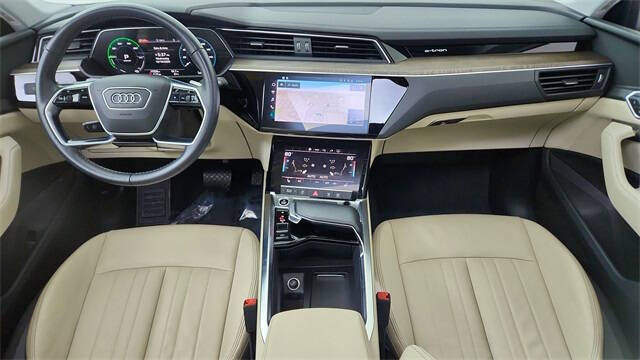 2022 Audi e-tron quattro Premium