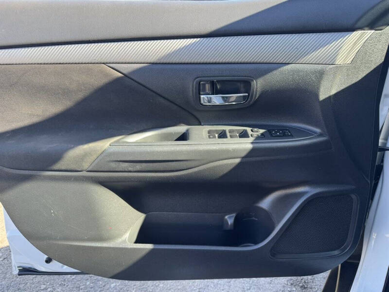 2017 Mitsubishi Outlander ES