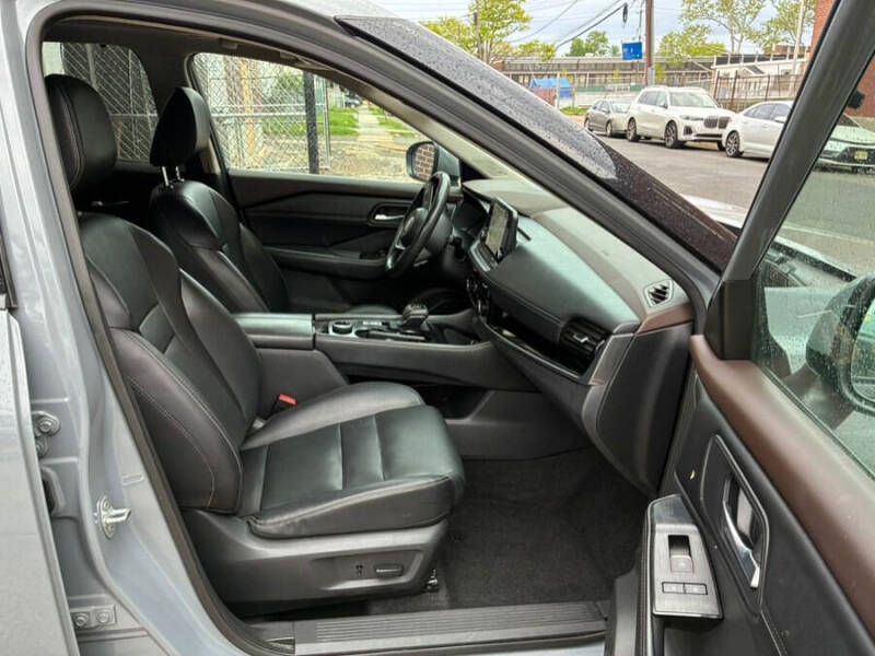 2022 Nissan Rogue SL