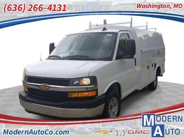 2025 Chevrolet Express Cutaway Base's photo