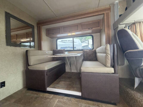 2015 Thor Motor Coach Axis