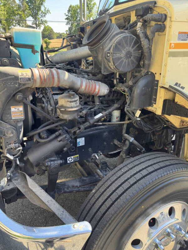 2010 Peterbilt 337