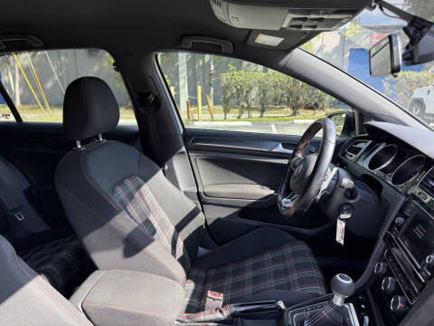 2018 Volkswagen Golf GTI S