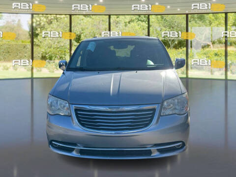 2015 Chrysler Town and Country Touring-L