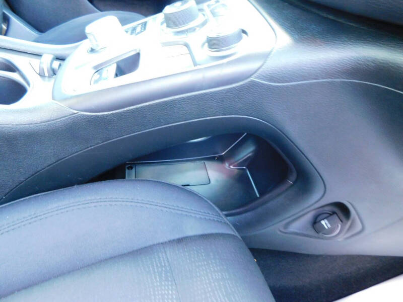 2015 Chrysler 200 LX