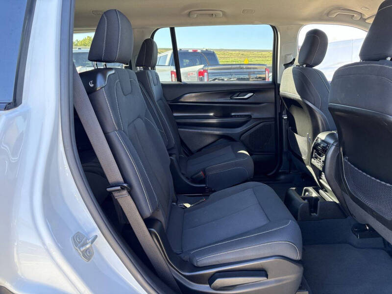 2023 Jeep Grand Cherokee L Laredo