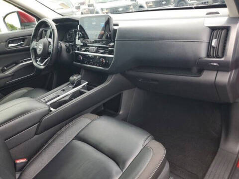 2024 Nissan Pathfinder SL