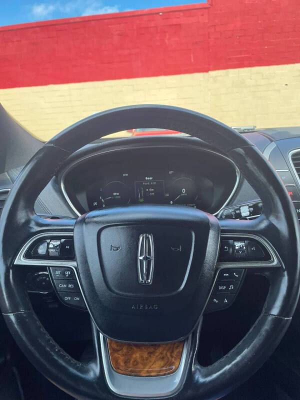 2019 Lincoln Nautilus Select
