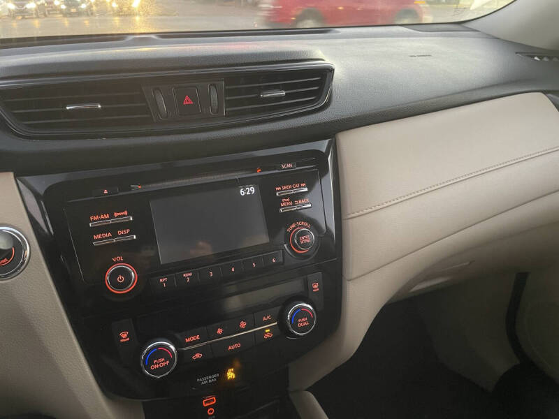 2017 Nissan Rogue SV