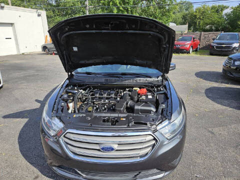 2017 Ford Taurus SEL