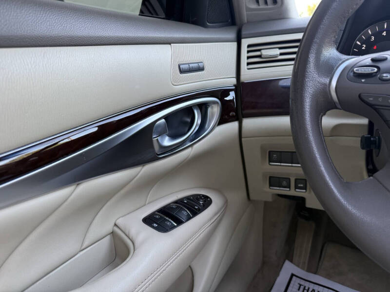 2012 Infiniti M37