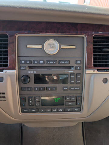 2005 Lincoln Town Car Signature Limited