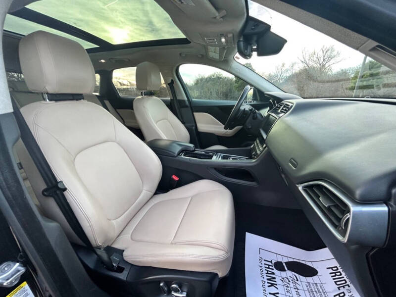 2020 Jaguar F-PACE 25t Premium