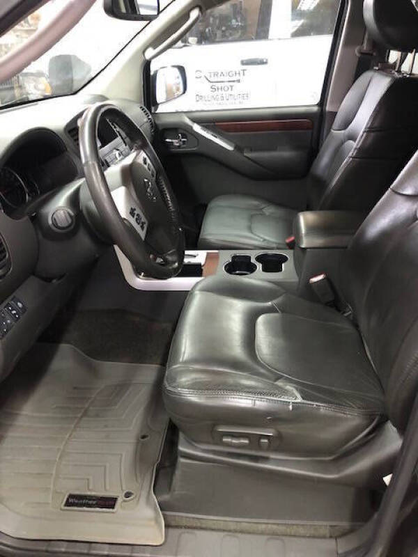 2011 Nissan Pathfinder LE