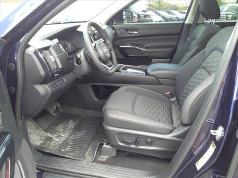 2022 Nissan Pathfinder SV