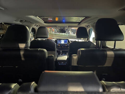 2021 Toyota Highlander Hybrid Platinum