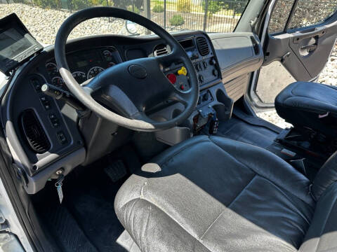 2012 Freightliner M2 106