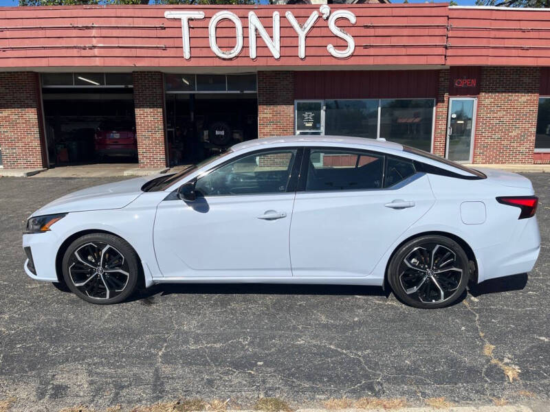 2024 Nissan Altima SR's photo