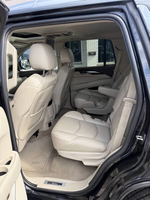2017 Cadillac Escalade Luxury