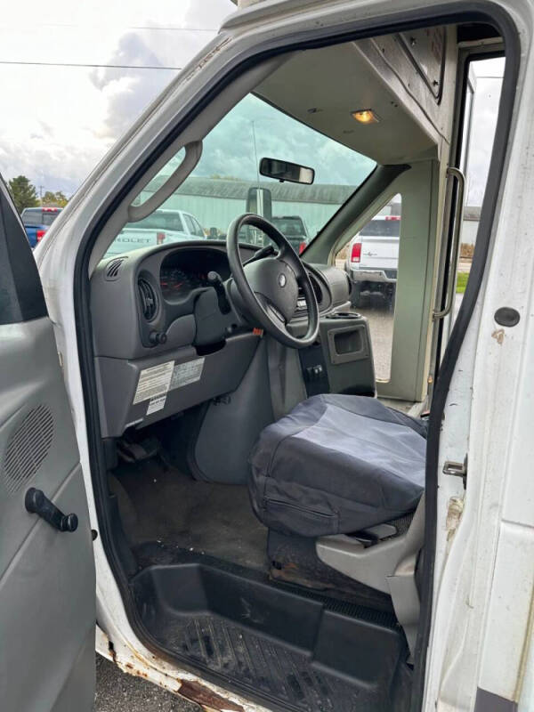 2005 Ford E-Series E-450 SD