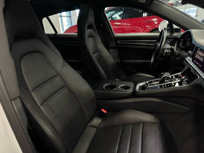 2023 Porsche Panamera 4 E-Hybrid Platinum Edition