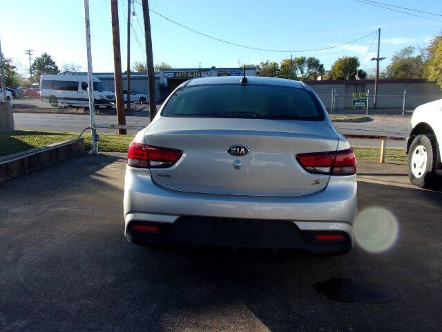 2019 Kia RIO S photo 2