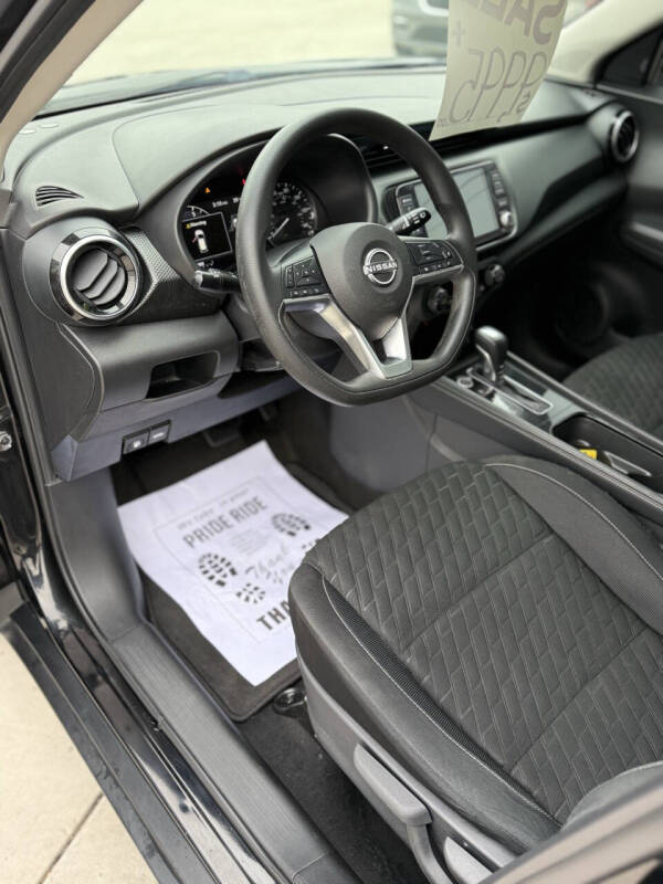 2022 Nissan Kicks SV