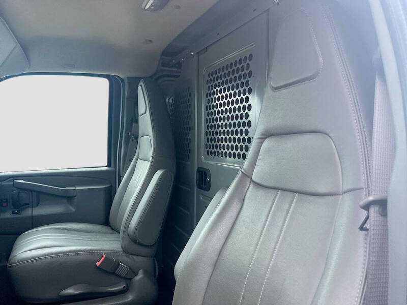 2025 Chevrolet Express 2500