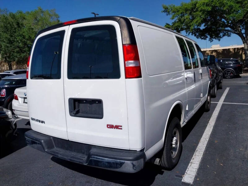 2022 GMC Savana 2500