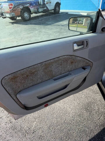 2008 Ford Mustang V6 Deluxe