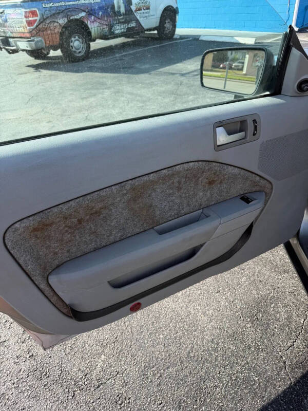 2008 Ford Mustang V6 Deluxe