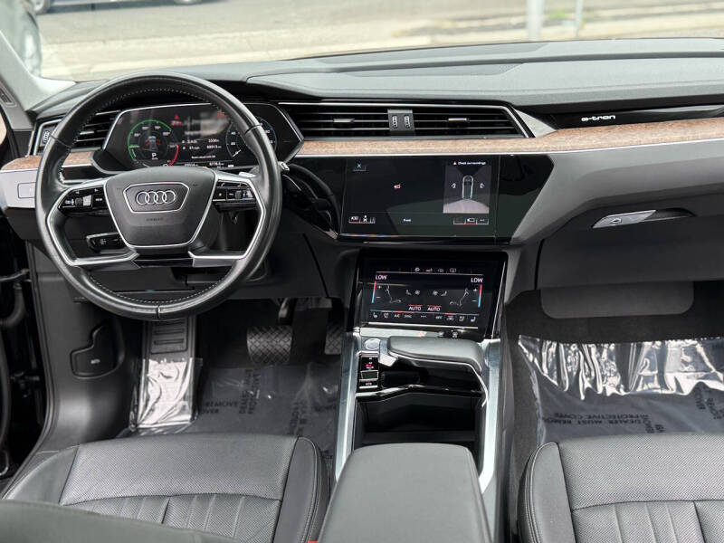 2019 Audi e-tron quattro Premium Plus
