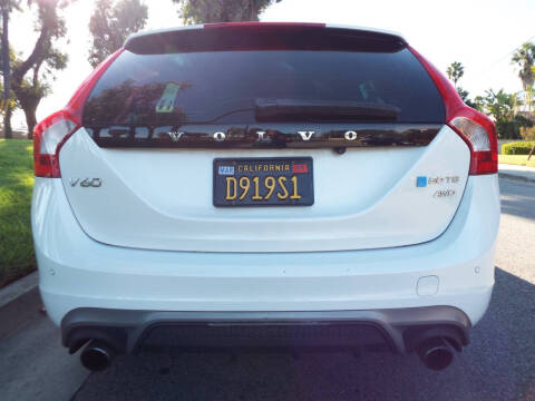 2016 Volvo V60 T6 R-Design Platinum