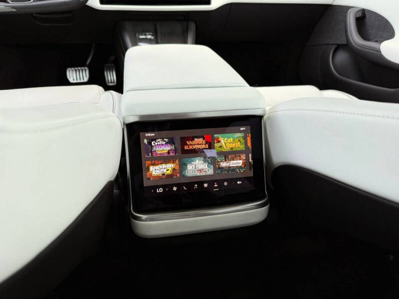 2022 Tesla Model S Plaid