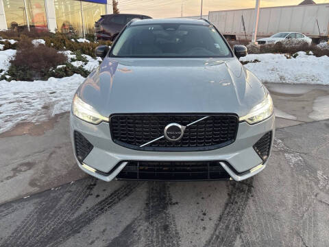 2025 Volvo XC60 B5 Plus Dark Theme