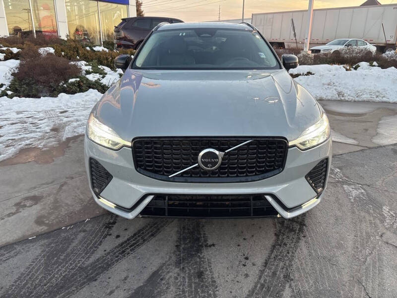 2025 Volvo XC60 B5 Plus Dark Theme