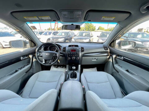 2011 Kia Sorento LX
