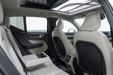 2025 Volvo XC40 B5 Plus Bright Theme