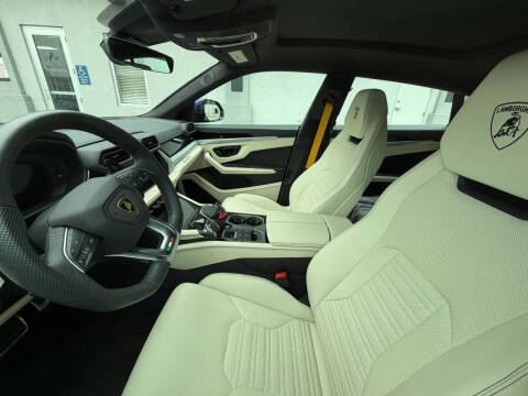2025 Lamborghini Urus SE